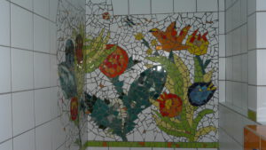 Fliesenspiegel, Fliesengestaltung Duschbad, Bad Fliesenkunst, Bruchfliesen Fliesenbild